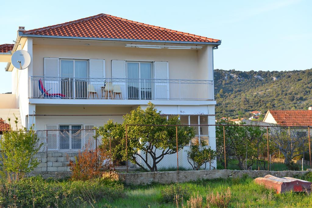 Apartment Leonora Vinisce Exterior photo